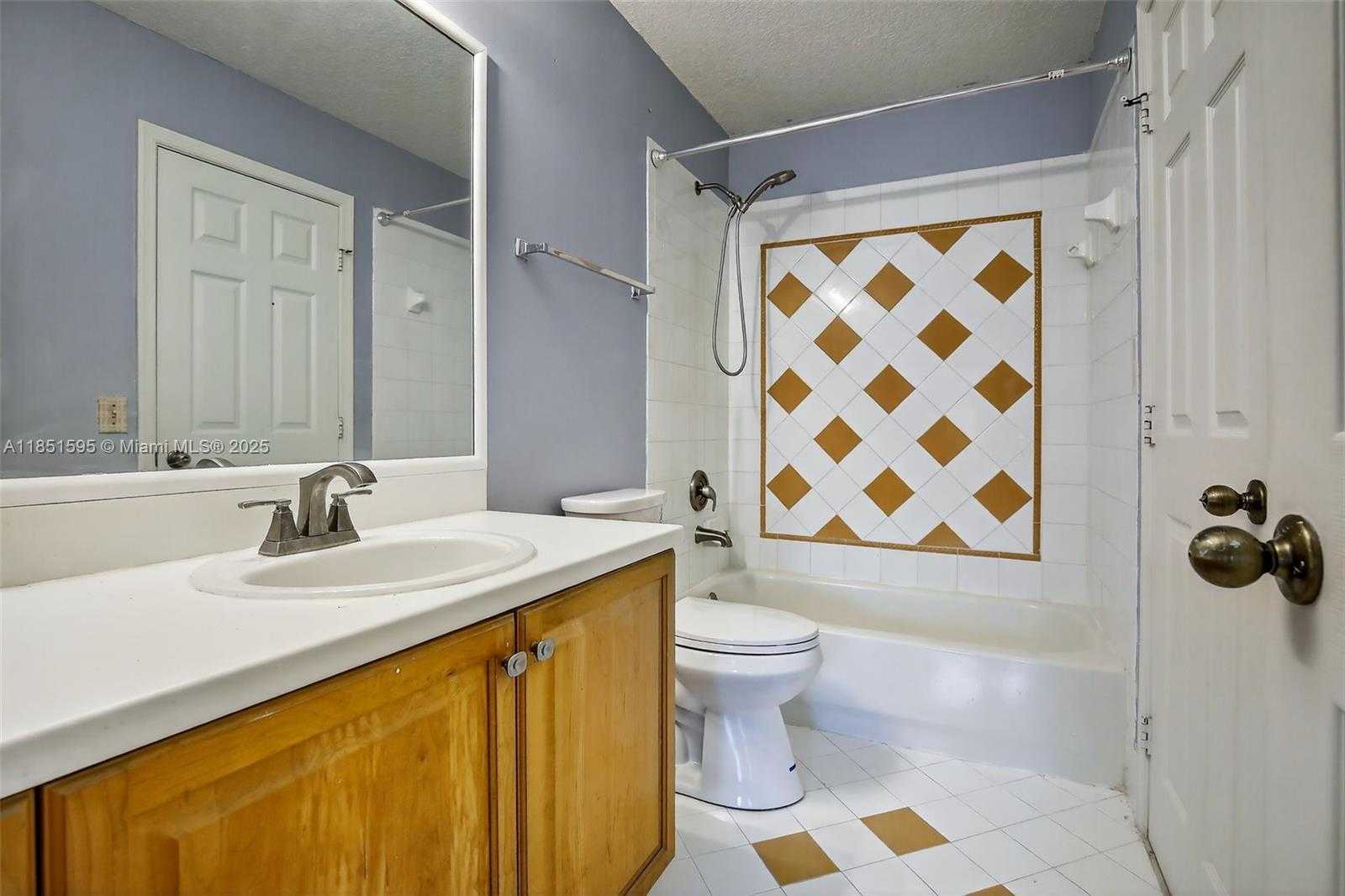 Small Image of 13174 NORTH WEST 9TH CT, Pembroke Pines Number 36