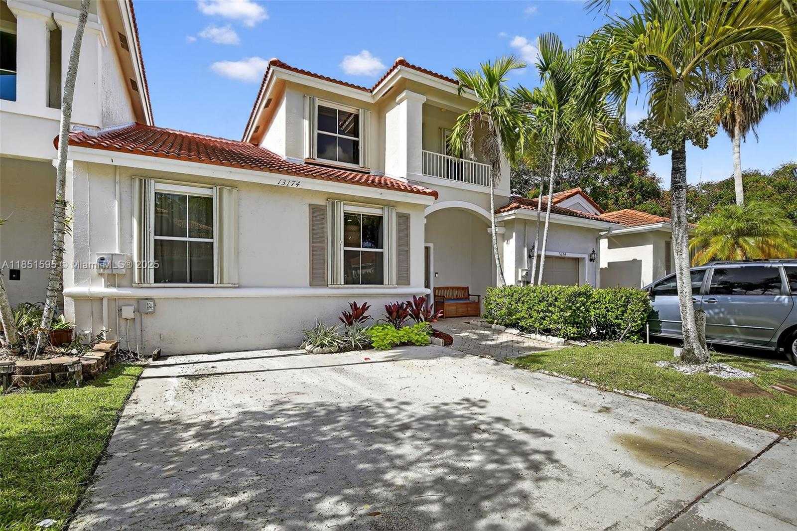 Small Image of 13174 NORTH WEST 9TH CT, Pembroke Pines Number 43