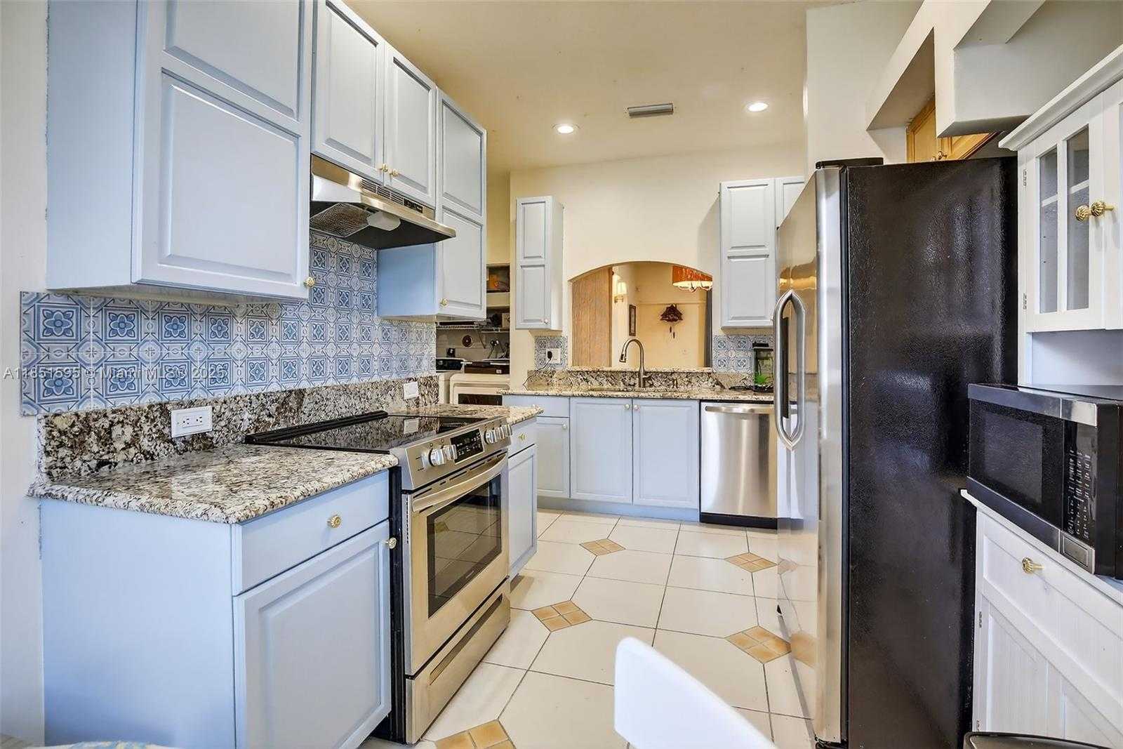 Small Image of 13174 NORTH WEST 9TH CT, Pembroke Pines Number 5