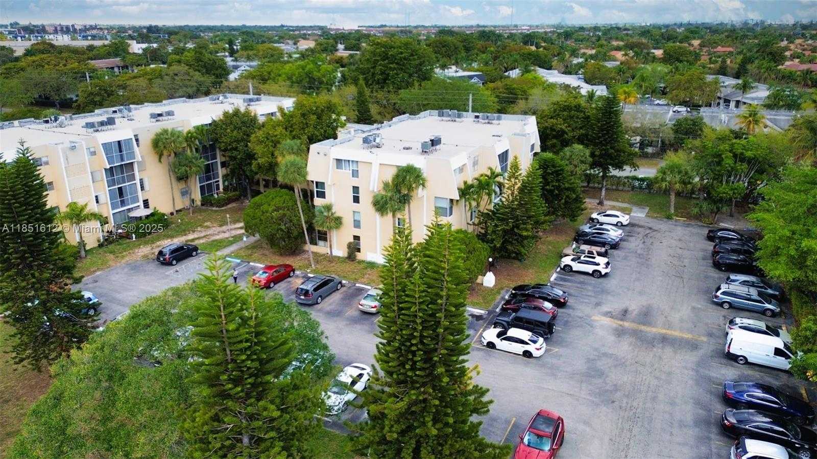 Small Image of 942 NORTH EAST 199TH ST #3B, Miami Number 23