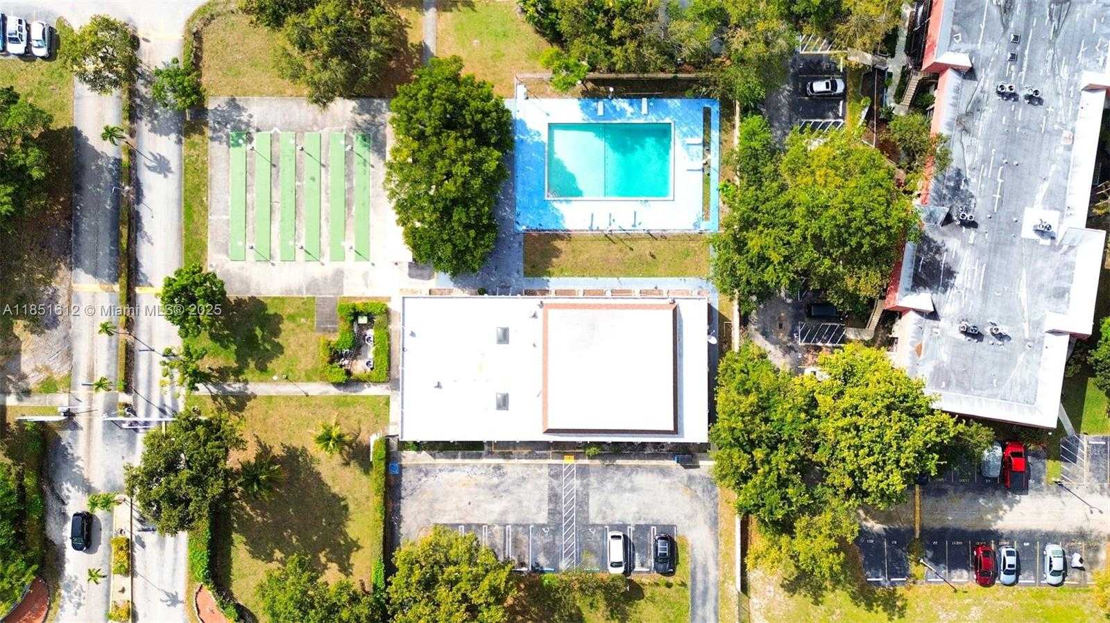 Small Image of 942 NORTH EAST 199TH ST #3B, Miami Number 24