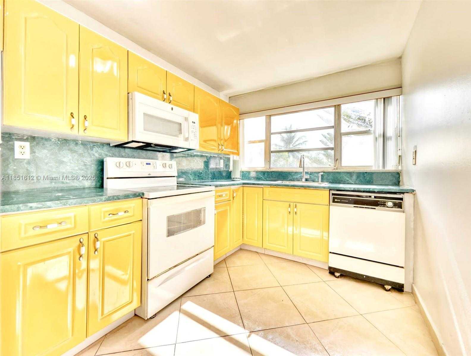 Small Image of 942 NORTH EAST 199TH ST #3B, Miami Number 6