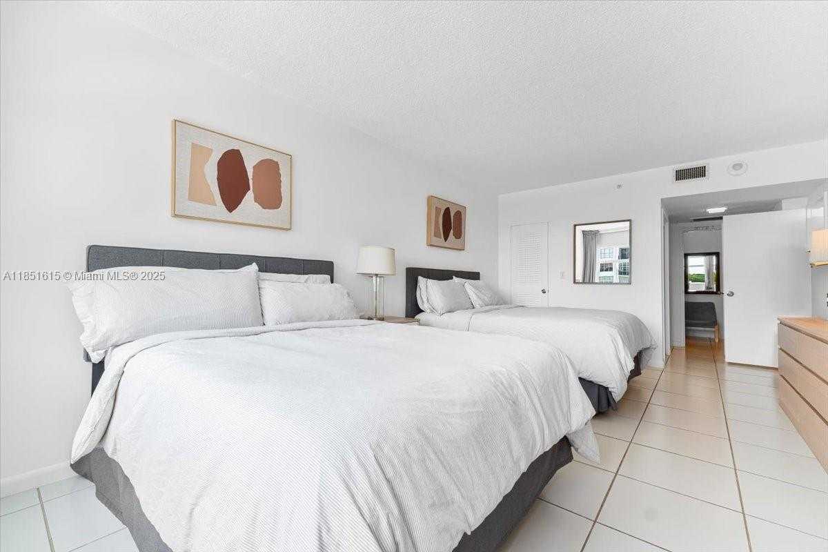 Small Image of 5601 Collins Ave, Miami Beach, FL 33140, USA Number 15
