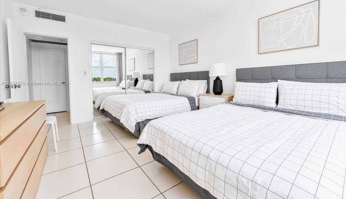 Small Image of 5601 Collins Ave, Miami Beach, FL 33140, USA Number 19