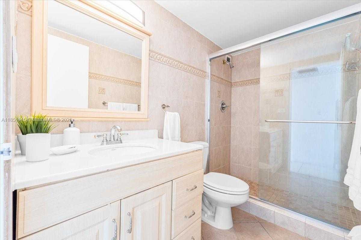 Small Image of 5601 Collins Ave, Miami Beach, FL 33140, USA Number 20