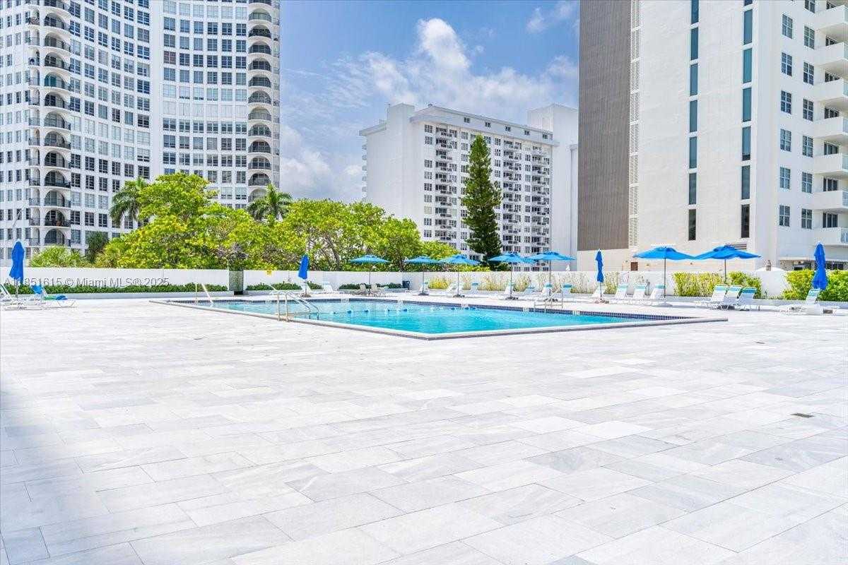 Small Image of 5601 Collins Ave, Miami Beach, FL 33140, USA Number 28