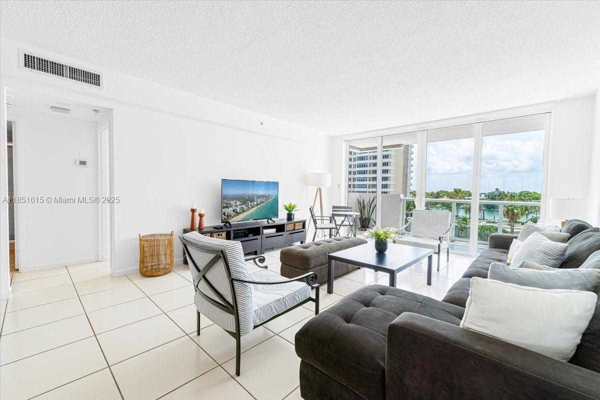 Small Image of 5601 Collins Ave, Miami Beach, FL 33140, USA Number 4