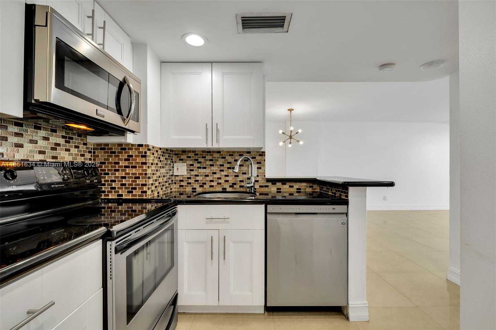 Small Image of 770 CLAUGHTON ISLAND DR #409, Miami Number 10