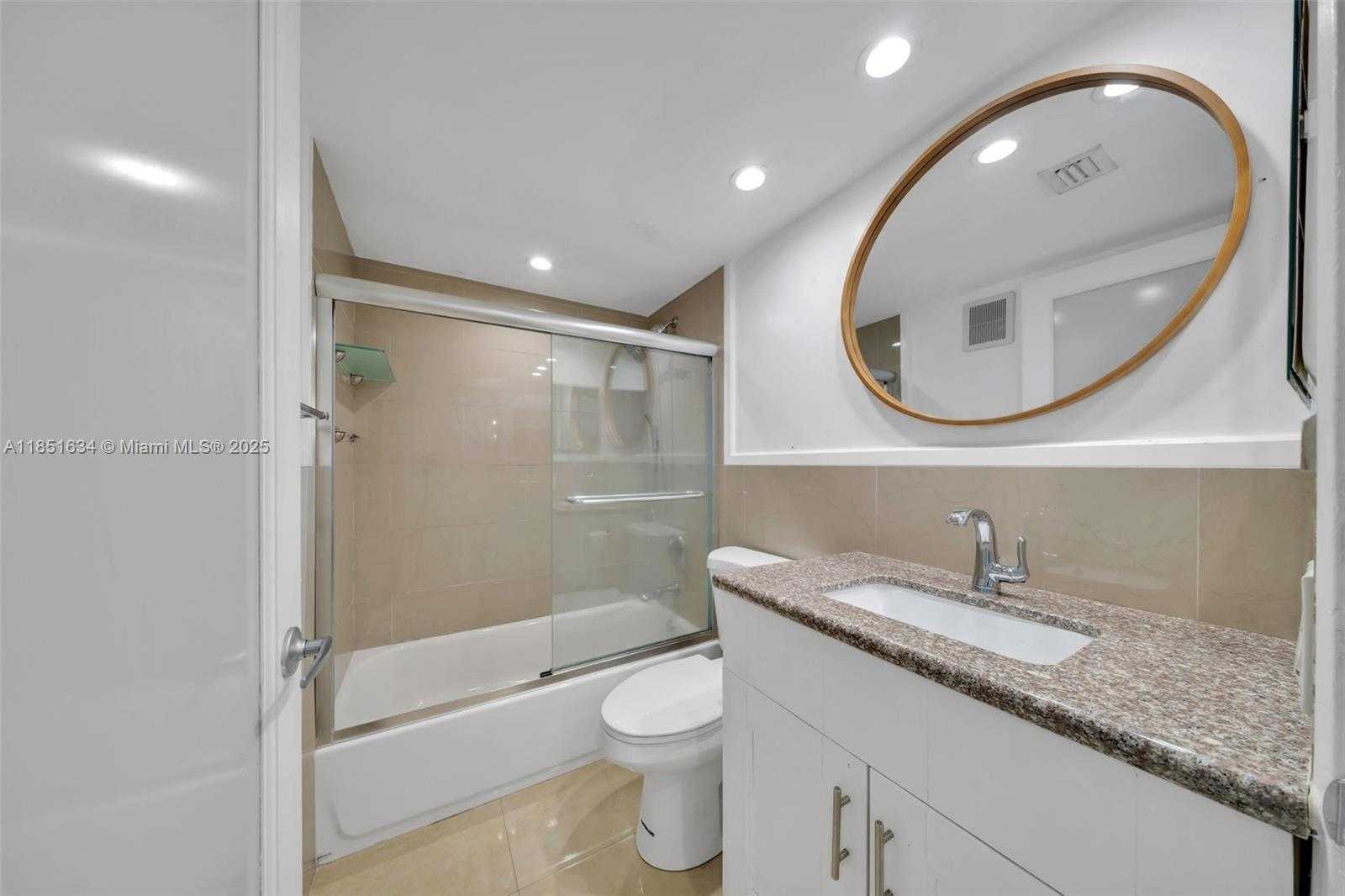 Small Image of 770 CLAUGHTON ISLAND DR #409, Miami Number 13
