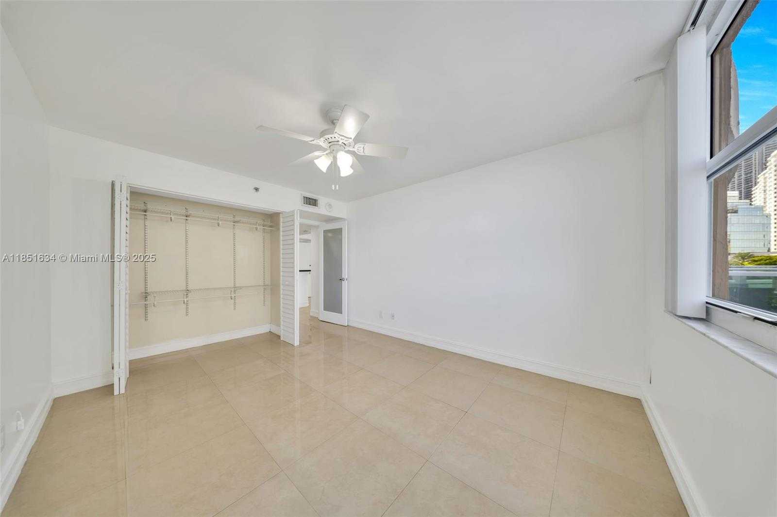 Small Image of 770 CLAUGHTON ISLAND DR #409, Miami Number 16