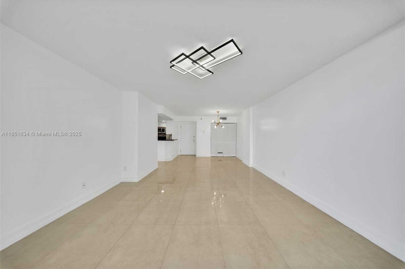 Small Image of 770 CLAUGHTON ISLAND DR #409, Miami Number 17