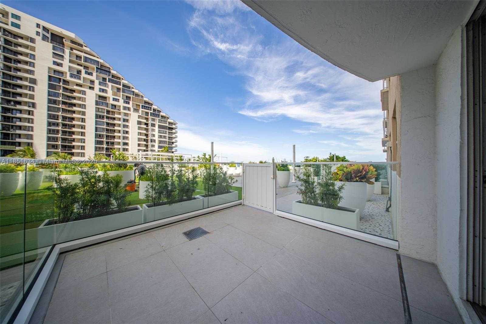 Small Image of 770 CLAUGHTON ISLAND DR #409, Miami Number 18