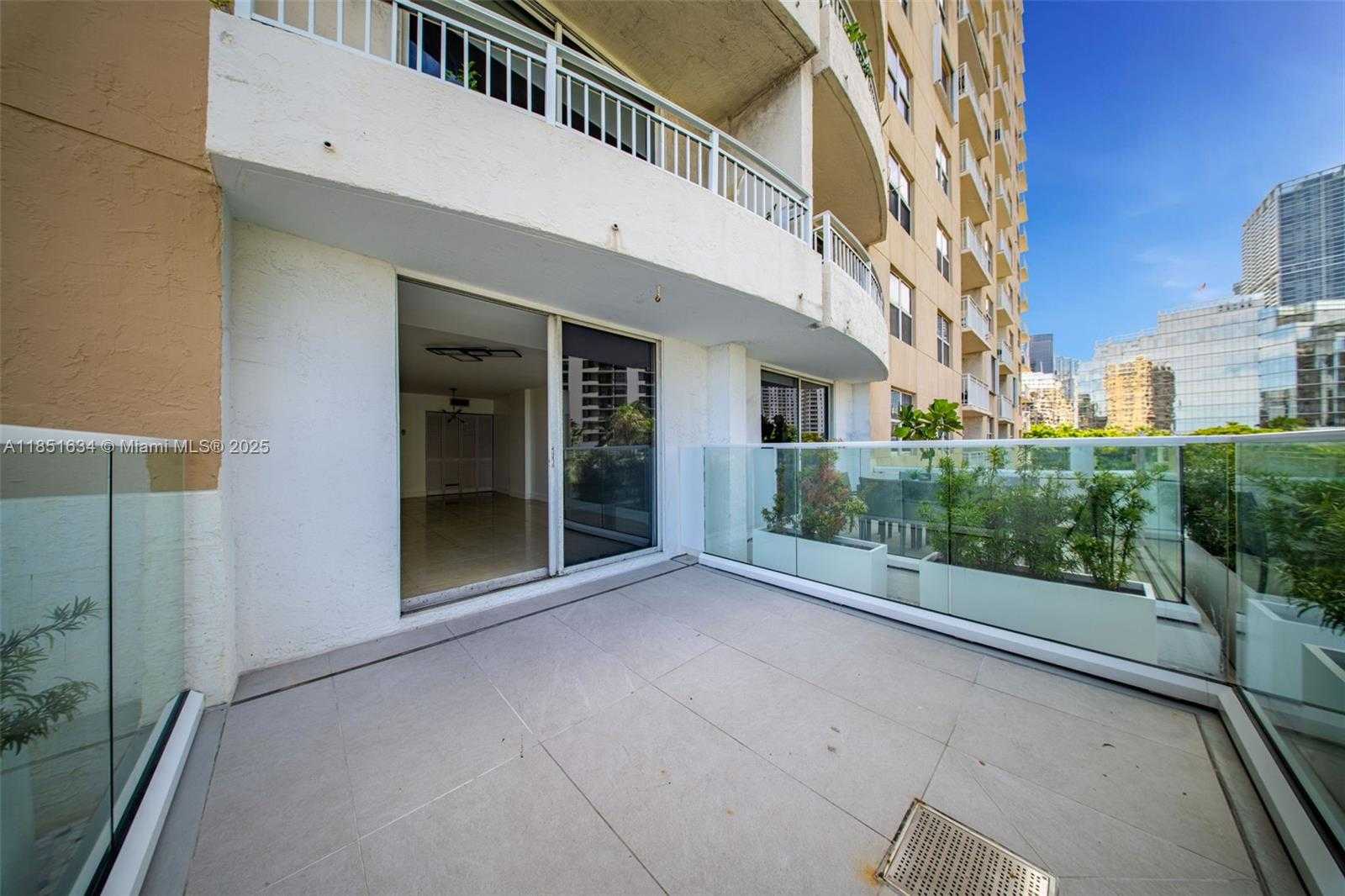 Small Image of 770 CLAUGHTON ISLAND DR #409, Miami Number 19