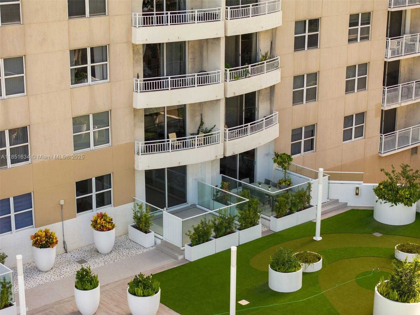 Small Image of 770 CLAUGHTON ISLAND DR #409, Miami Number 20
