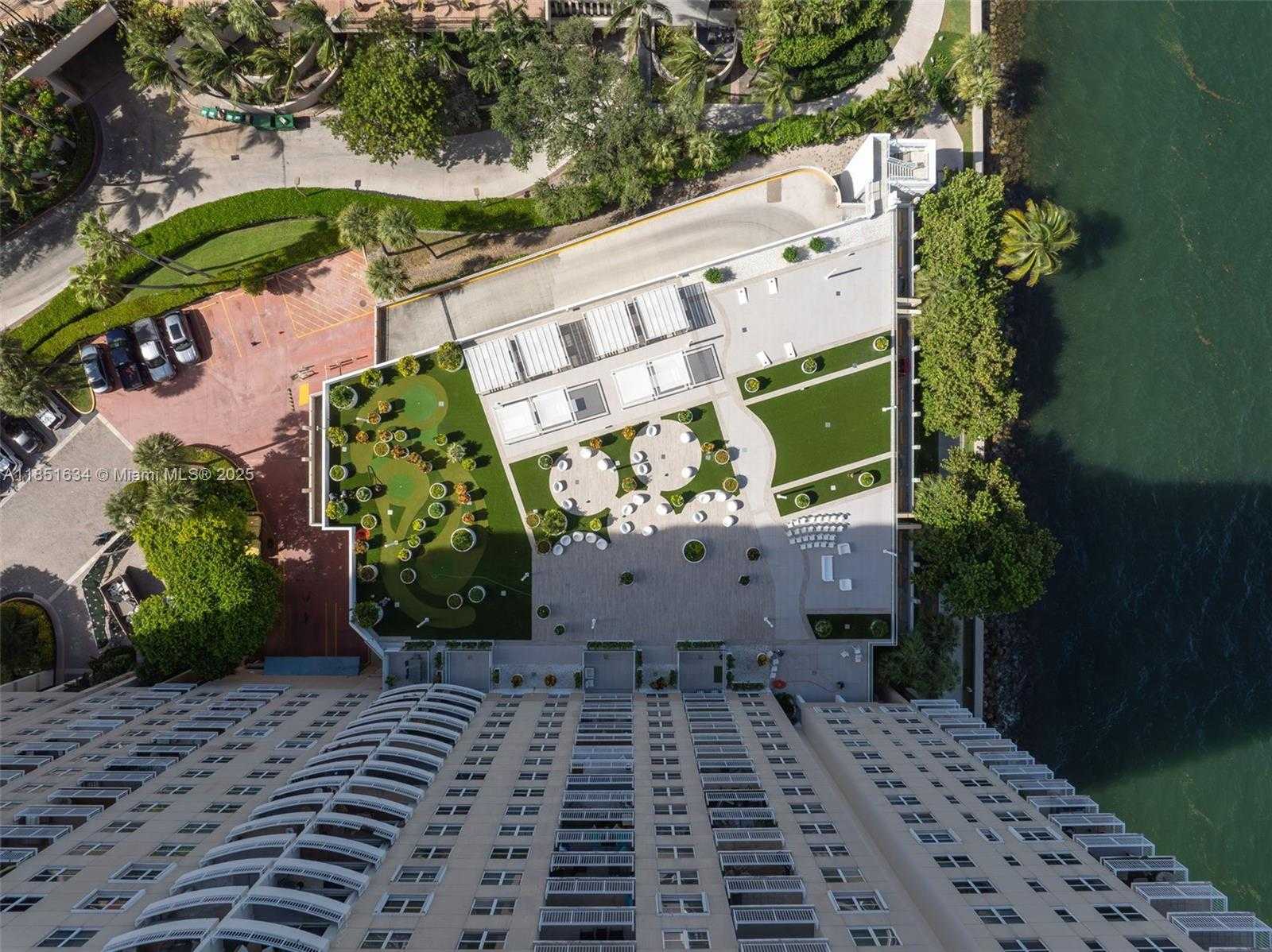 Small Image of 770 CLAUGHTON ISLAND DR #409, Miami Number 21