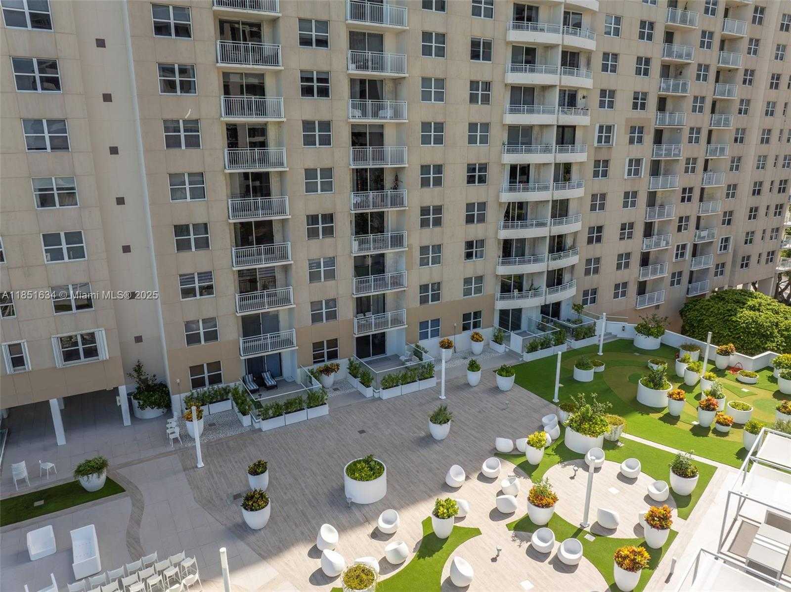 Small Image of 770 CLAUGHTON ISLAND DR #409, Miami Number 22