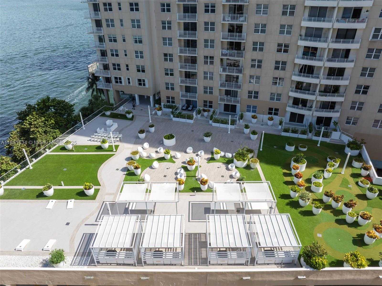 Small Image of 770 CLAUGHTON ISLAND DR #409, Miami Number 23
