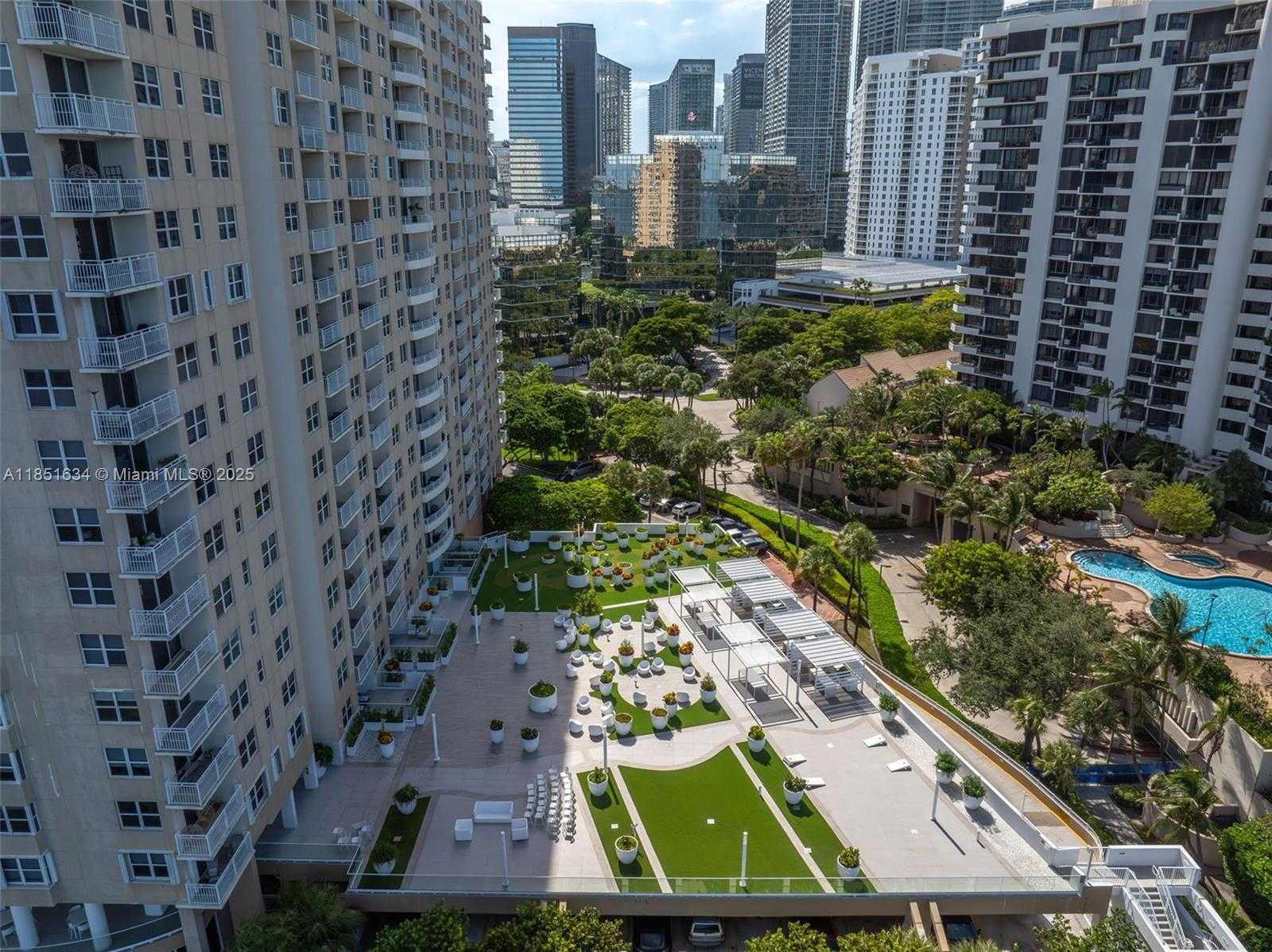 Small Image of 770 CLAUGHTON ISLAND DR #409, Miami Number 25