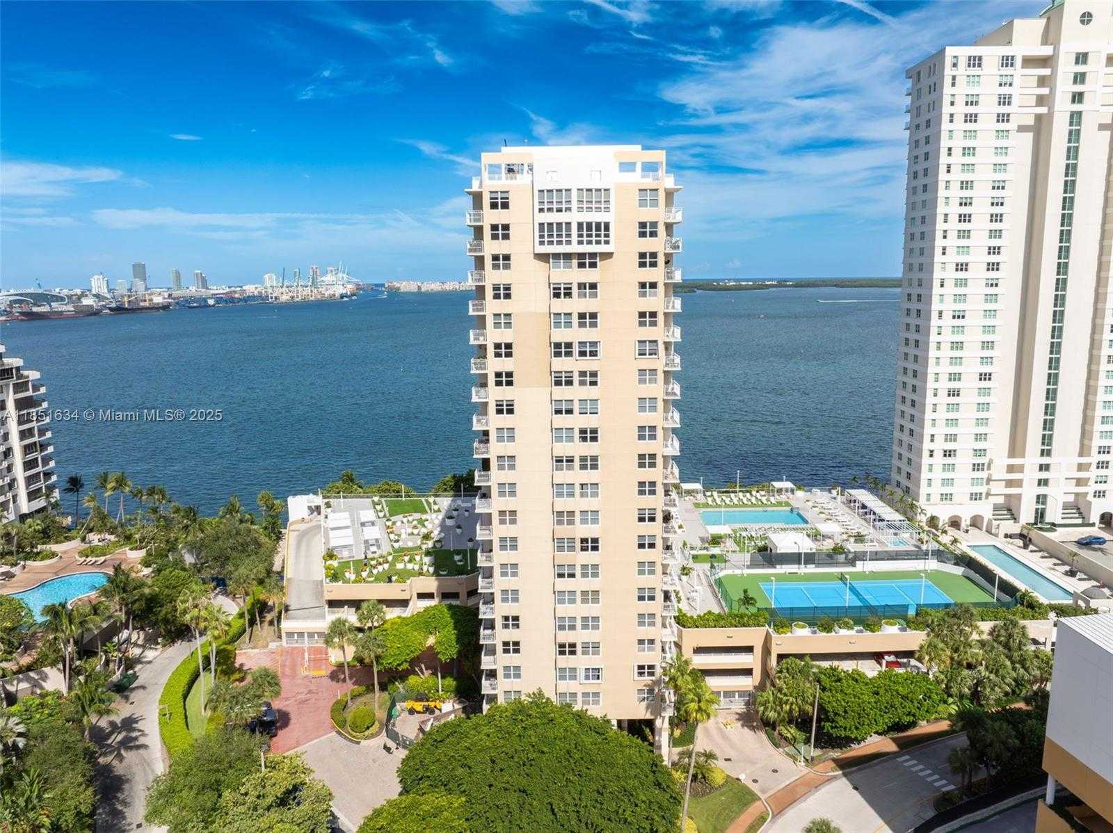 Small Image of 770 CLAUGHTON ISLAND DR #409, Miami Number 26