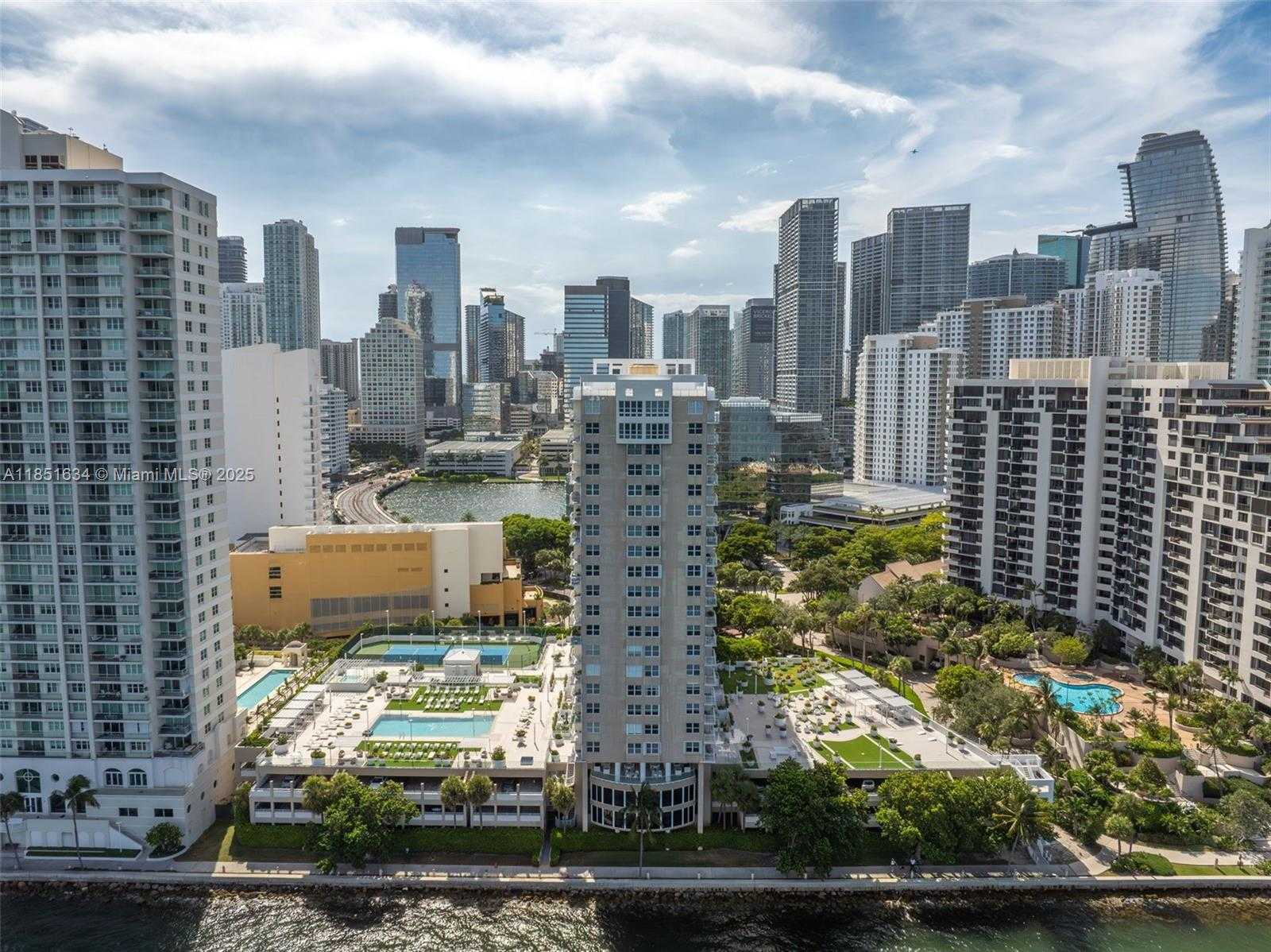 Small Image of 770 CLAUGHTON ISLAND DR #409, Miami Number 27