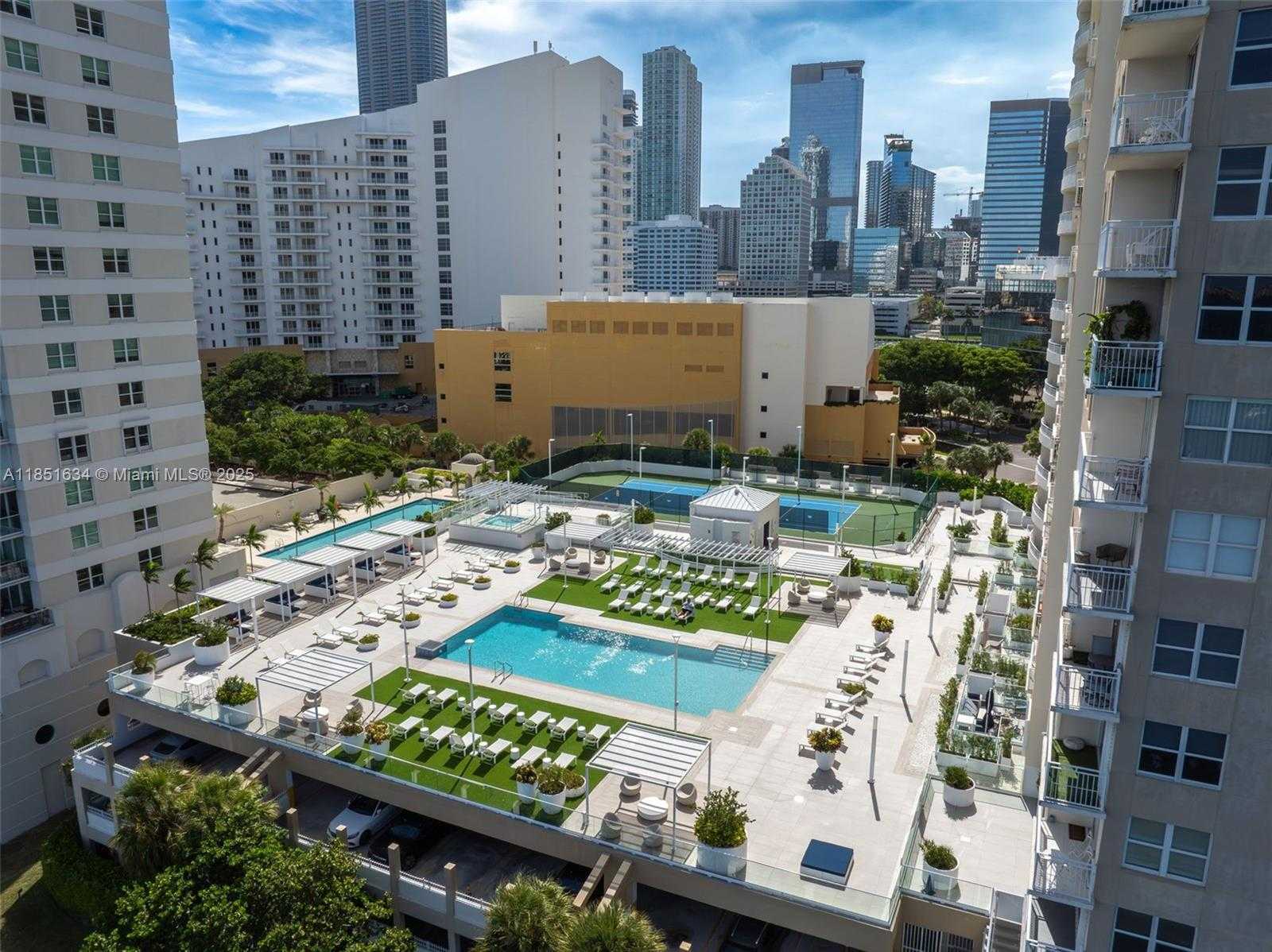 Small Image of 770 CLAUGHTON ISLAND DR #409, Miami Number 29