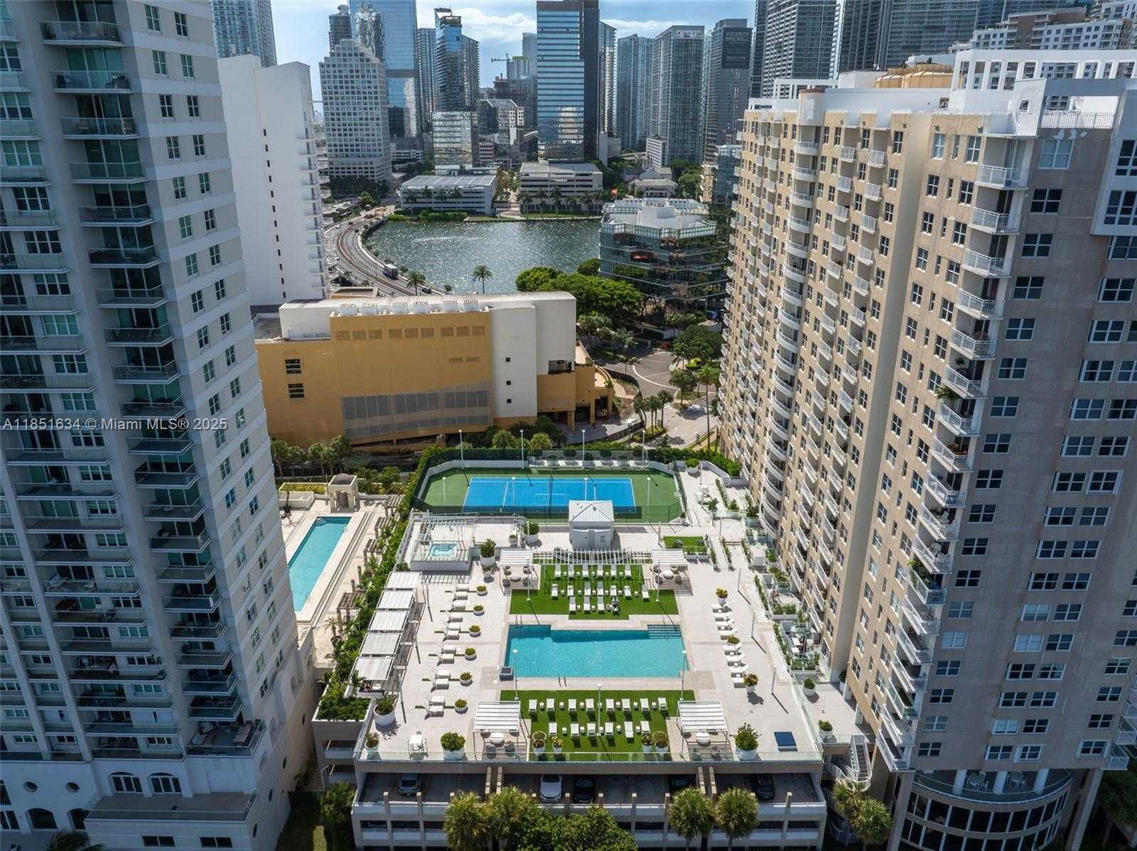 Small Image of 770 CLAUGHTON ISLAND DR #409, Miami Number 30