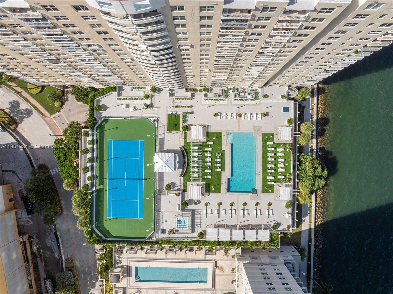 Small Image of 770 CLAUGHTON ISLAND DR #409, Miami Number 32