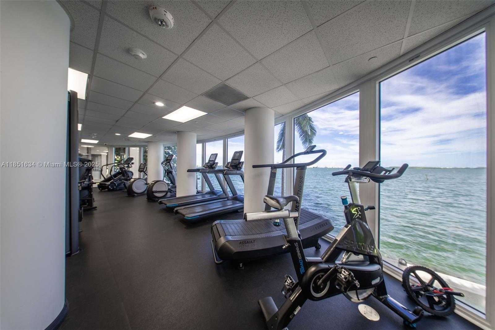 Small Image of 770 CLAUGHTON ISLAND DR #409, Miami Number 33