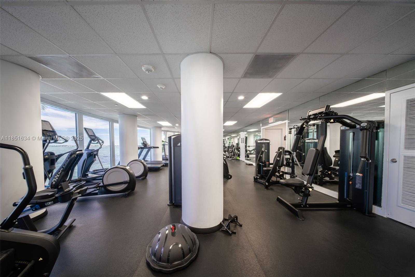 Small Image of 770 CLAUGHTON ISLAND DR #409, Miami Number 34