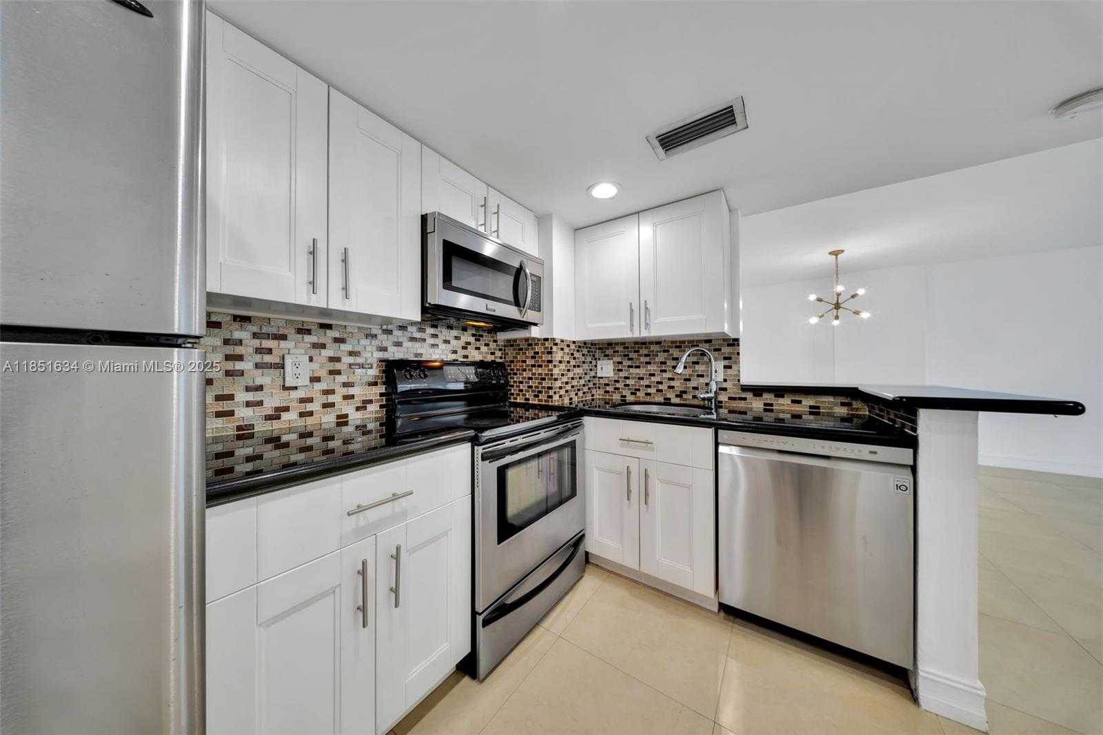 Small Image of 770 CLAUGHTON ISLAND DR #409, Miami Number 9