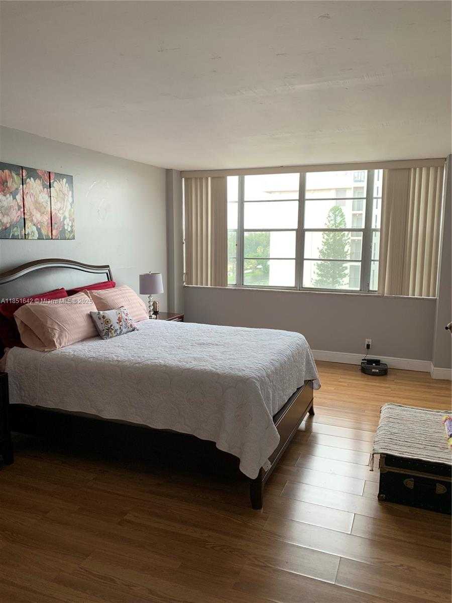 Small Image of 2025 NORTH EAST 164TH ST #808, North Miami Beach Number 3