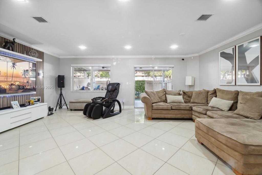Small Image of 3659 NORTH WEST 91ST LN, Sunrise Number 13