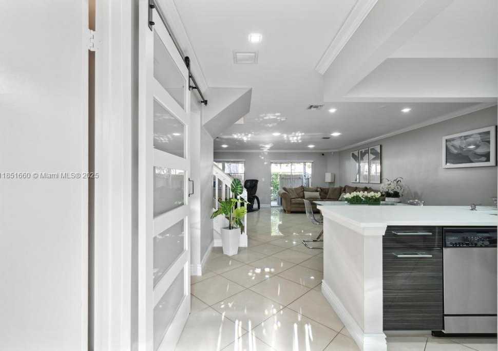 Small Image of 3659 NORTH WEST 91ST LN, Sunrise Number 4