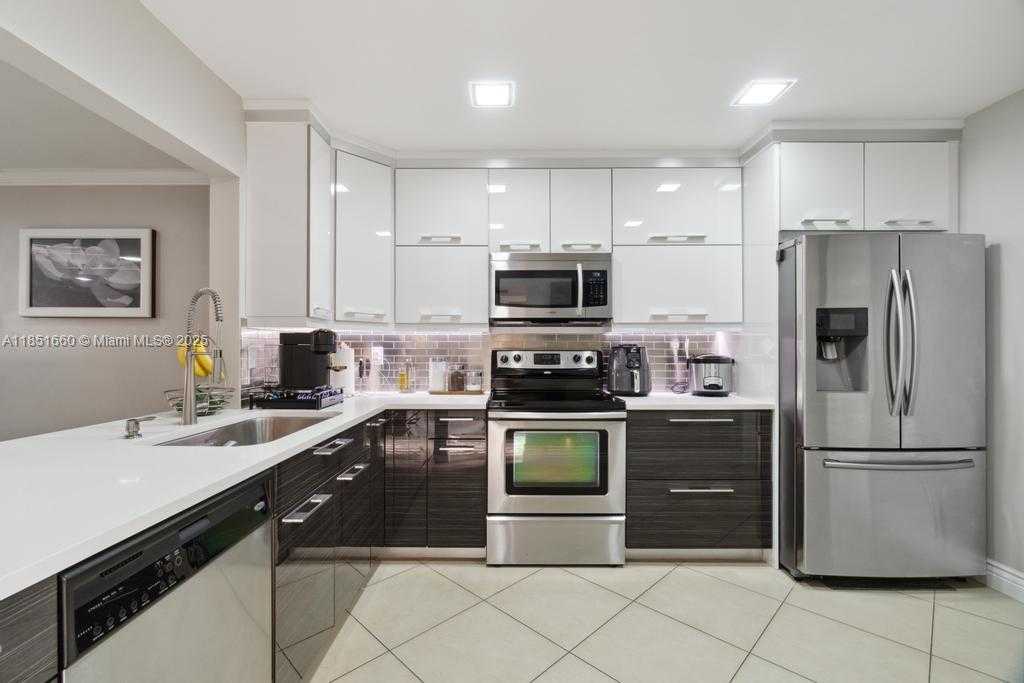 Small Image of 3659 NORTH WEST 91ST LN, Sunrise Number 8