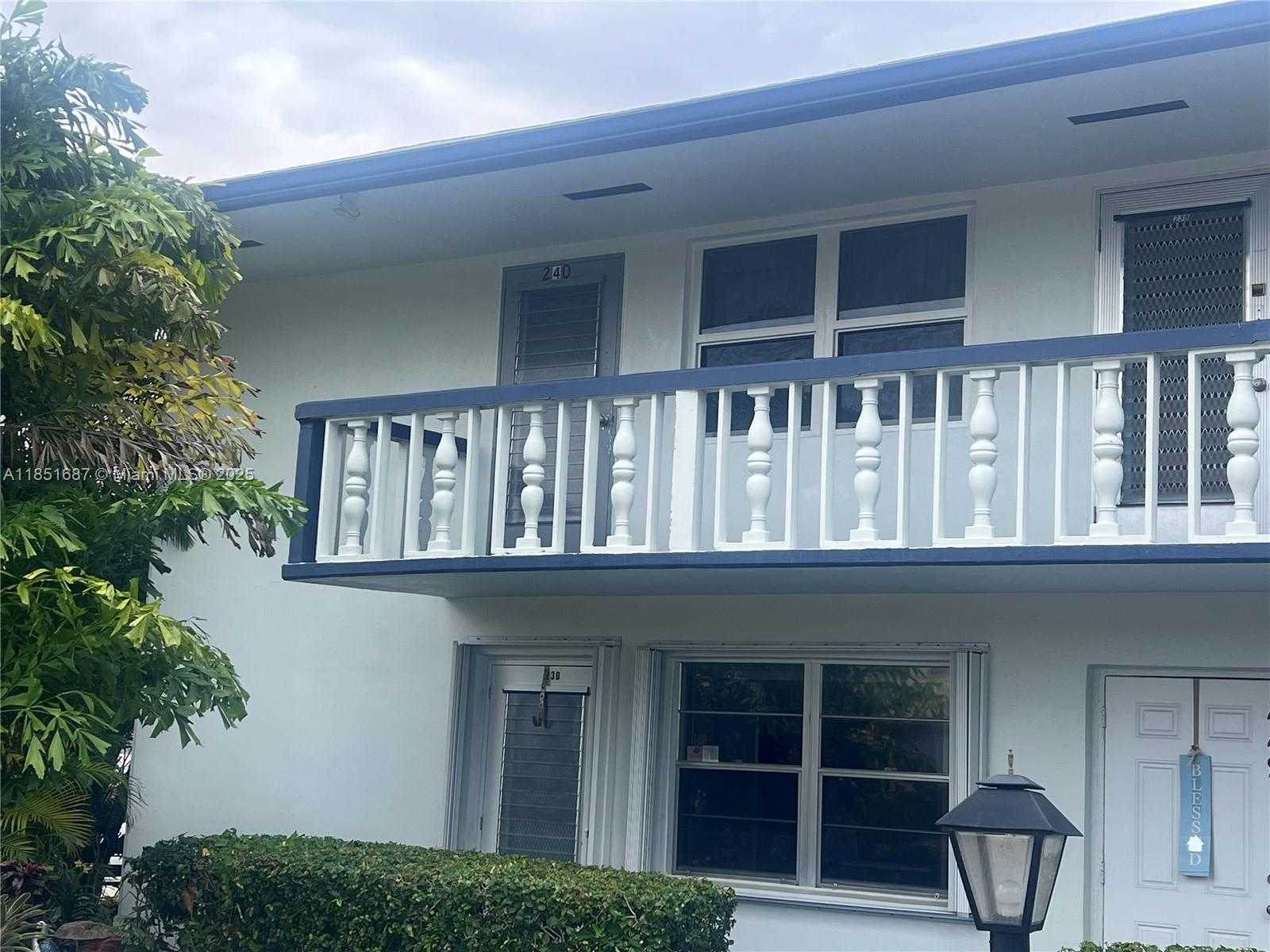Small Image of 240 NORTHAMPTON L #240, West Palm Beach Number 12