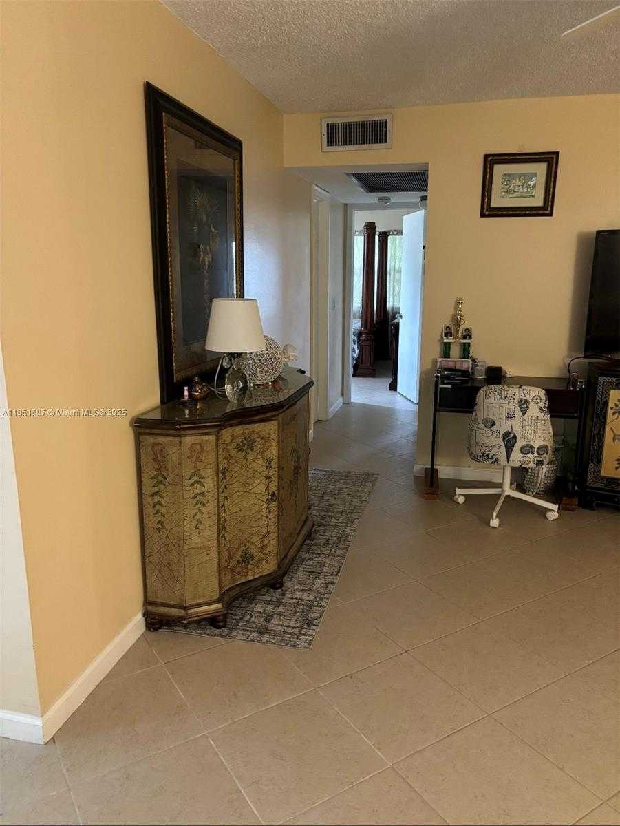 Small Image of 240 NORTHAMPTON L #240, West Palm Beach Number 3