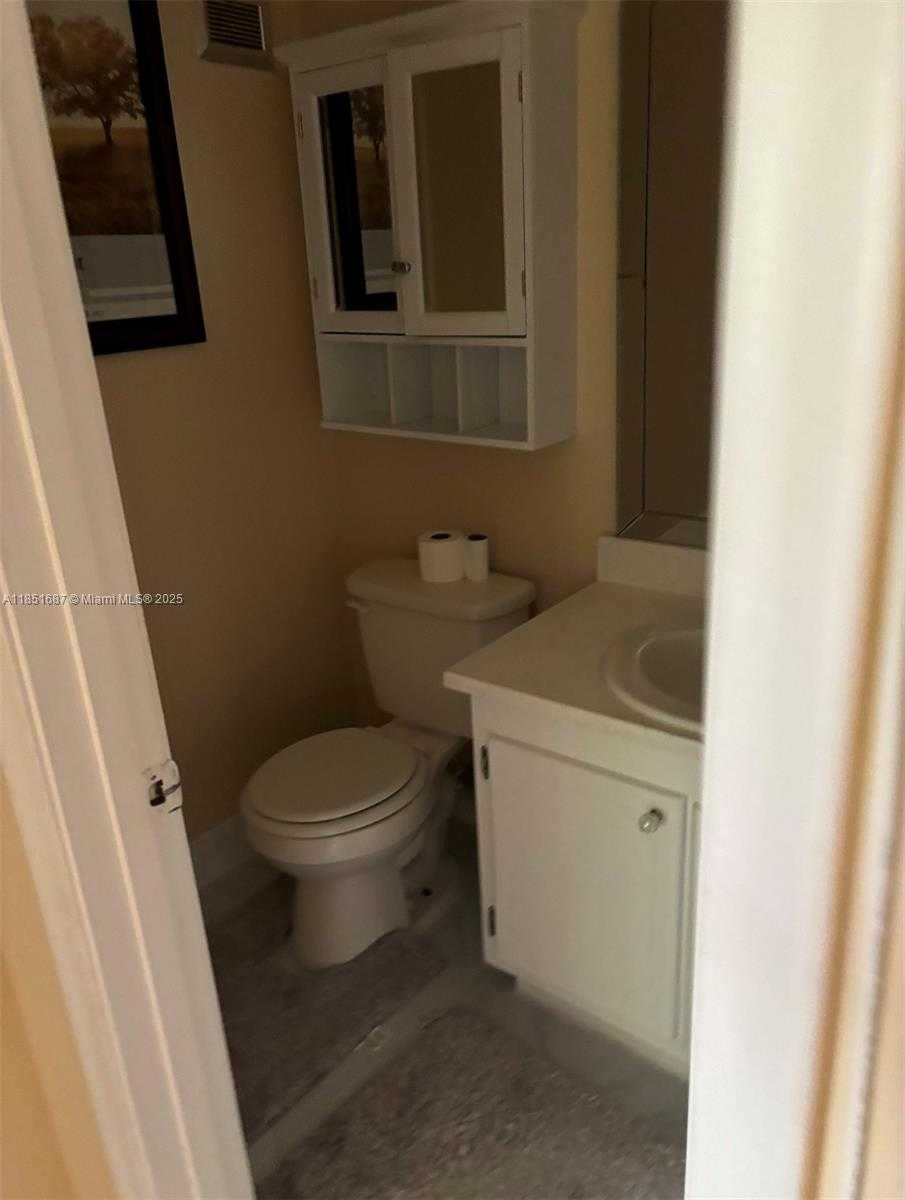 Small Image of 240 NORTHAMPTON L #240, West Palm Beach Number 8