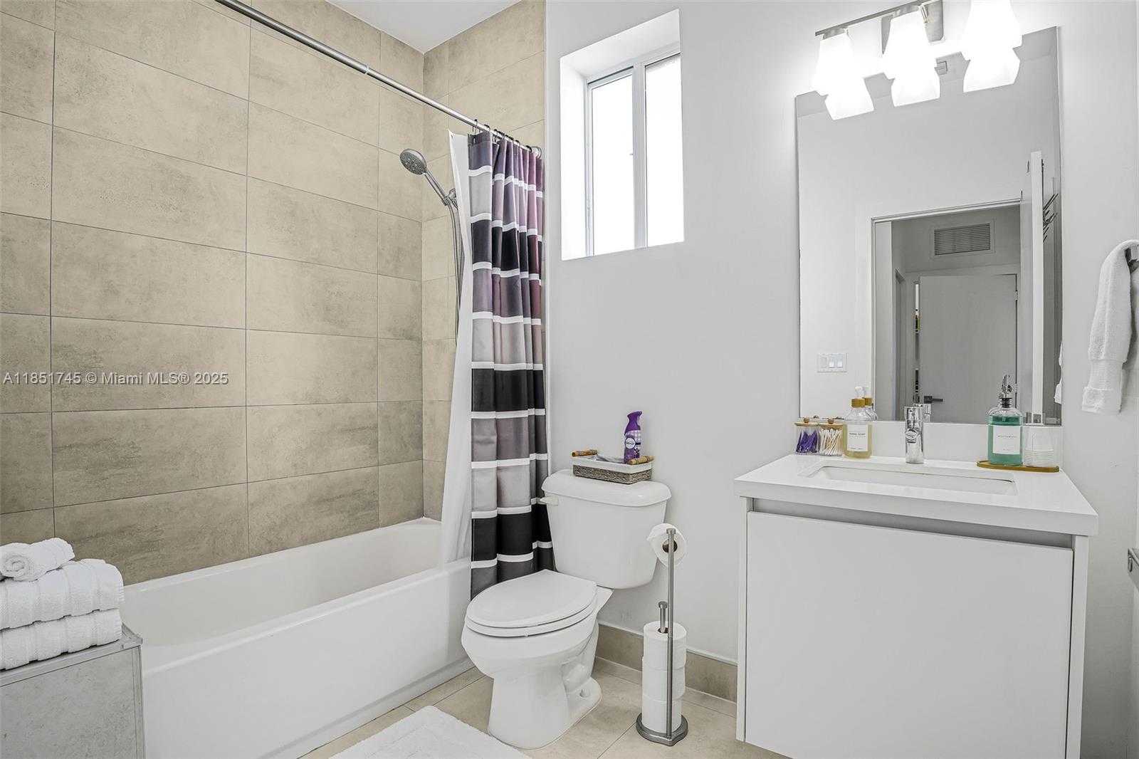 Small Image of 10263 NORTH WEST 72ND ST, Doral Number 16
