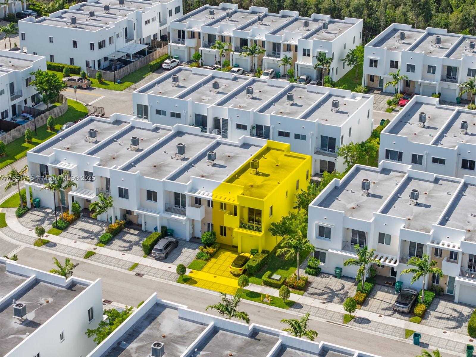 Small Image of 10263 NORTH WEST 72ND ST, Doral Number 25