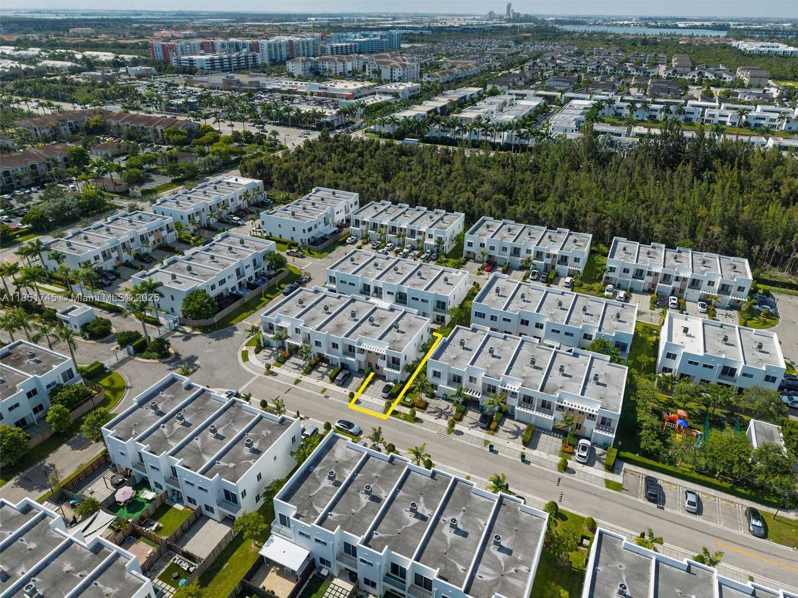 Small Image of 10263 NORTH WEST 72ND ST, Doral Number 27