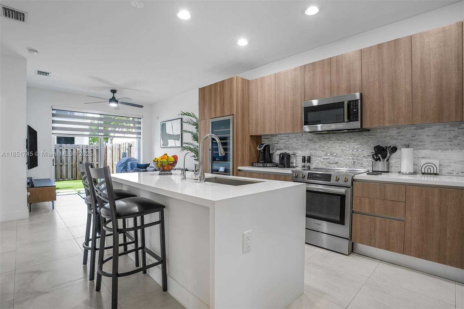 Small Image of 10263 NORTH WEST 72ND ST, Doral Number 5