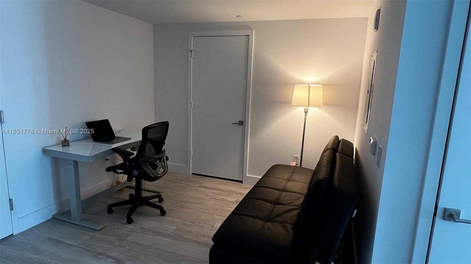 Small Image of Miami Number 11