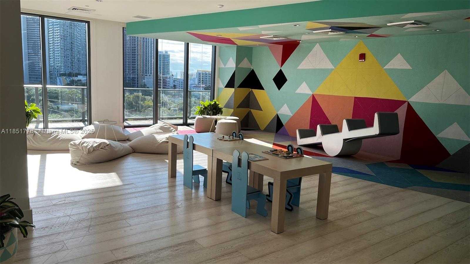 Small Image of Miami Number 28