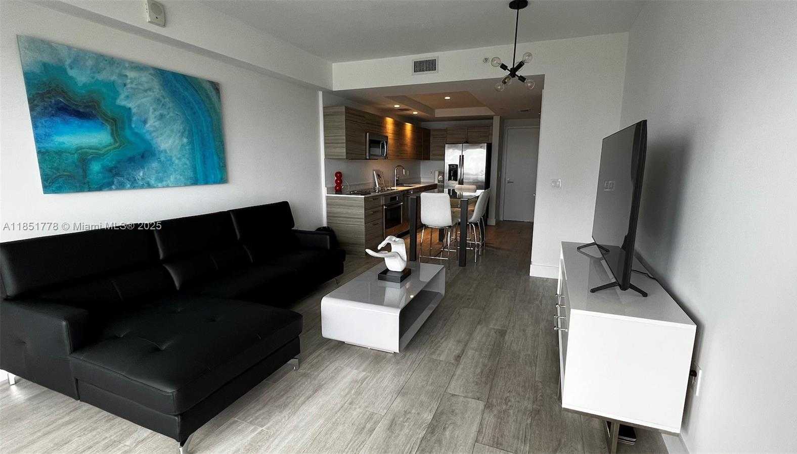Small Image of Miami Number 3