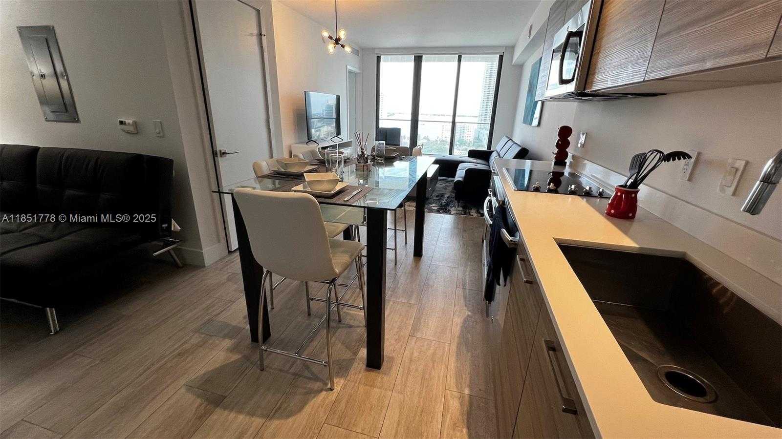 Small Image of Miami Number 7