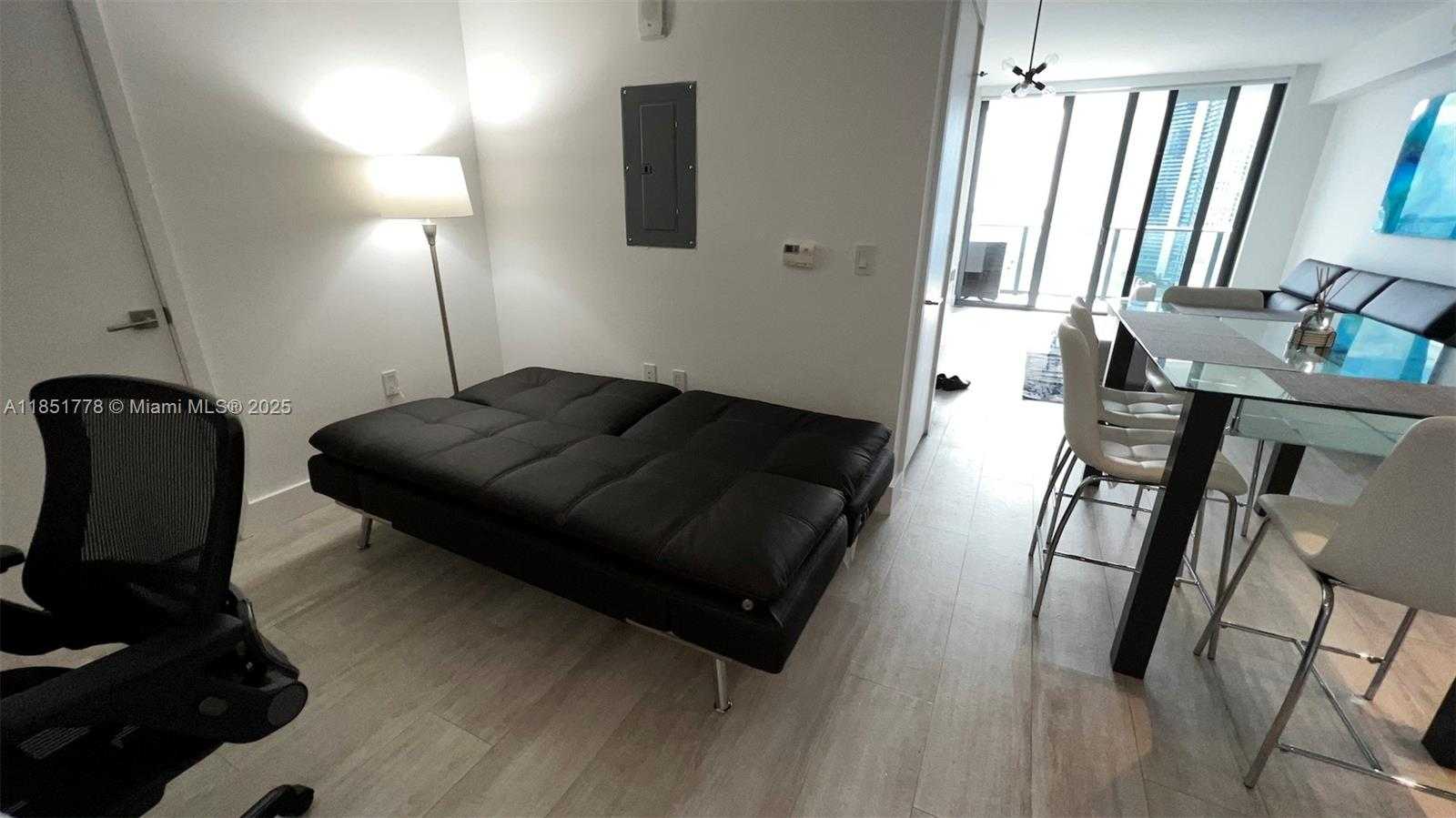 Small Image of Miami Number 9