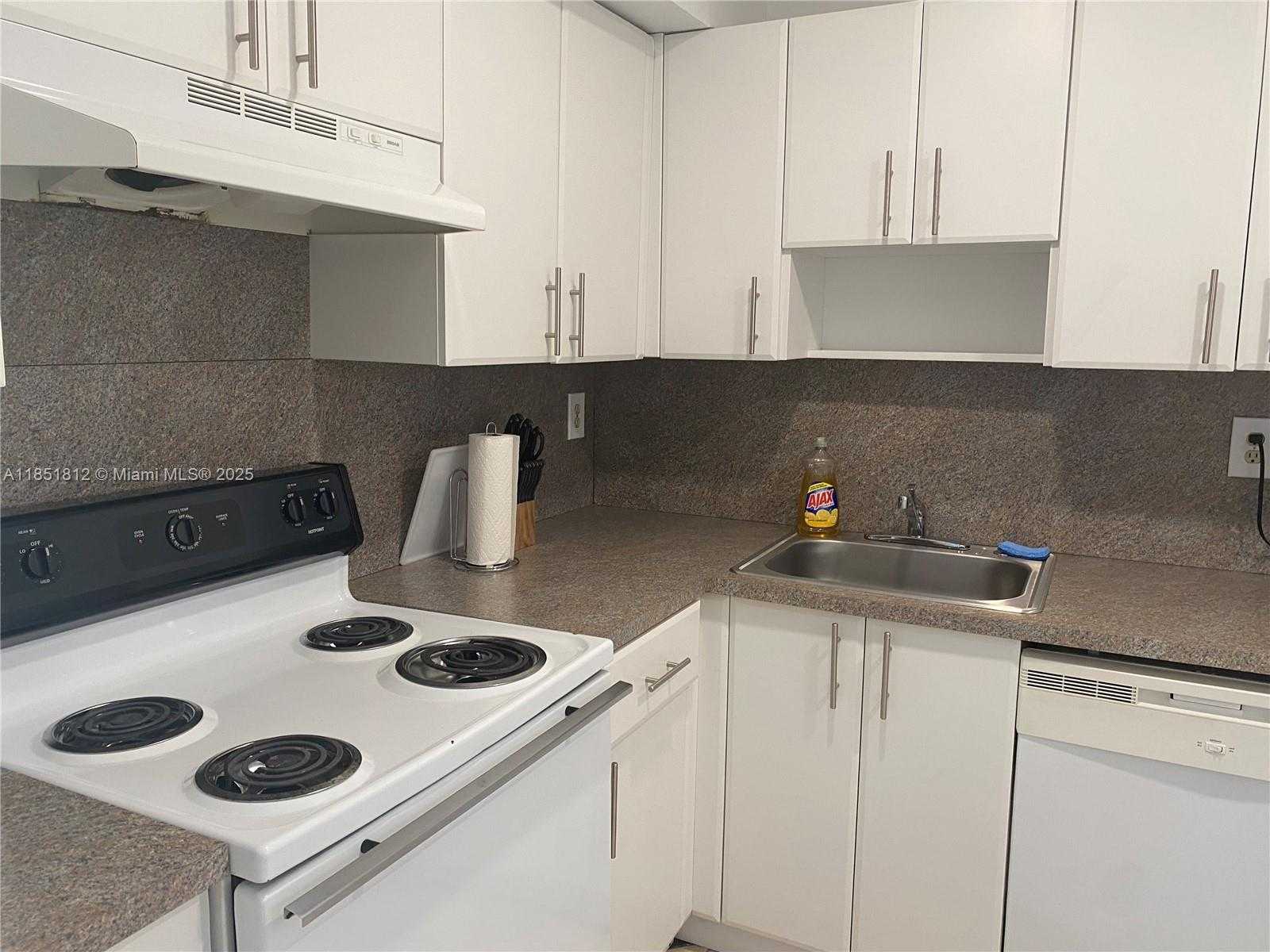 Small Image of 1605 MERIDIAN AVE #202, Miami Beach Number 12