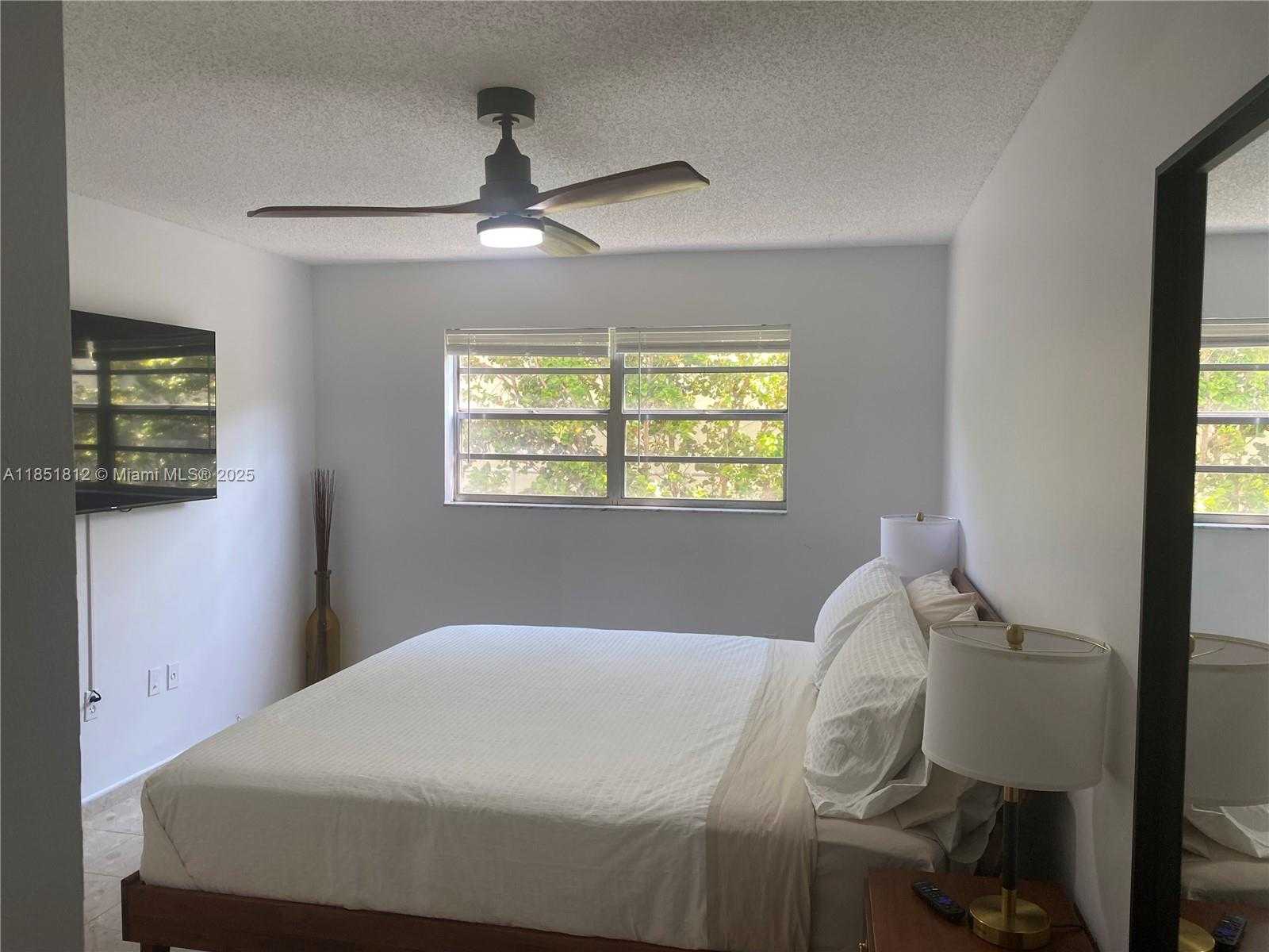 Small Image of 1605 MERIDIAN AVE #202, Miami Beach Number 6