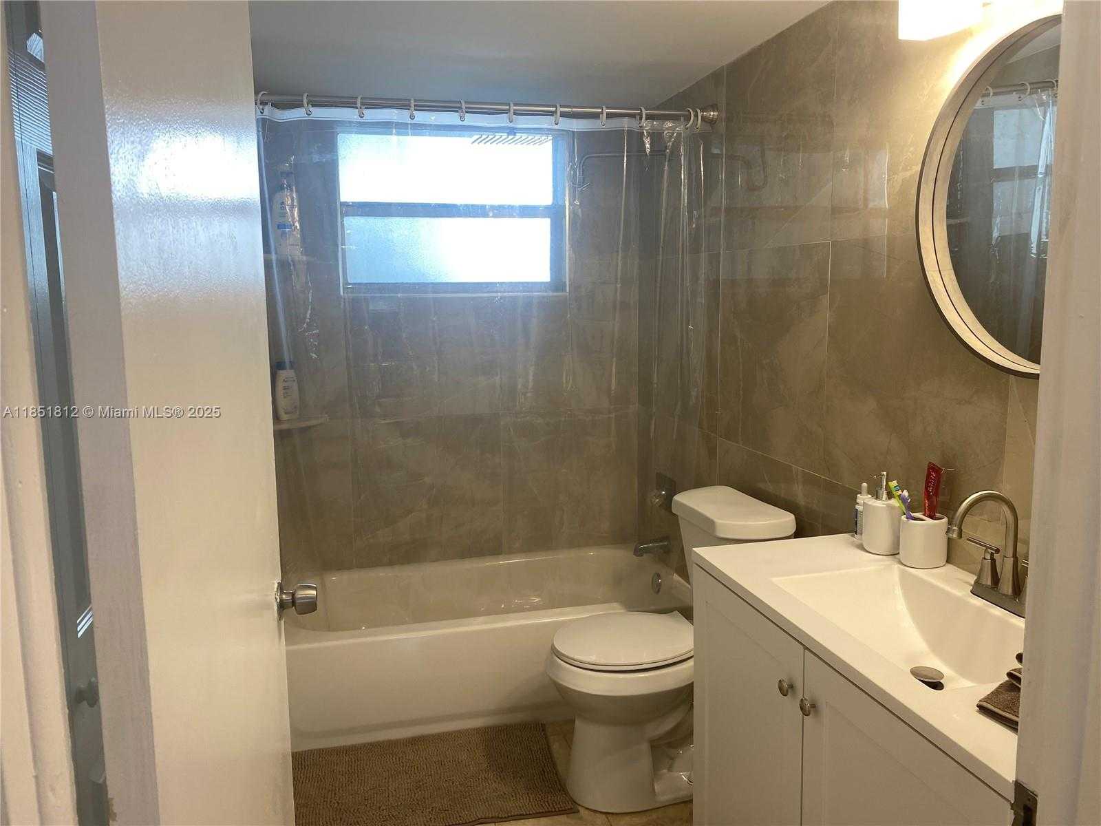 Small Image of 1605 MERIDIAN AVE #202, Miami Beach Number 8