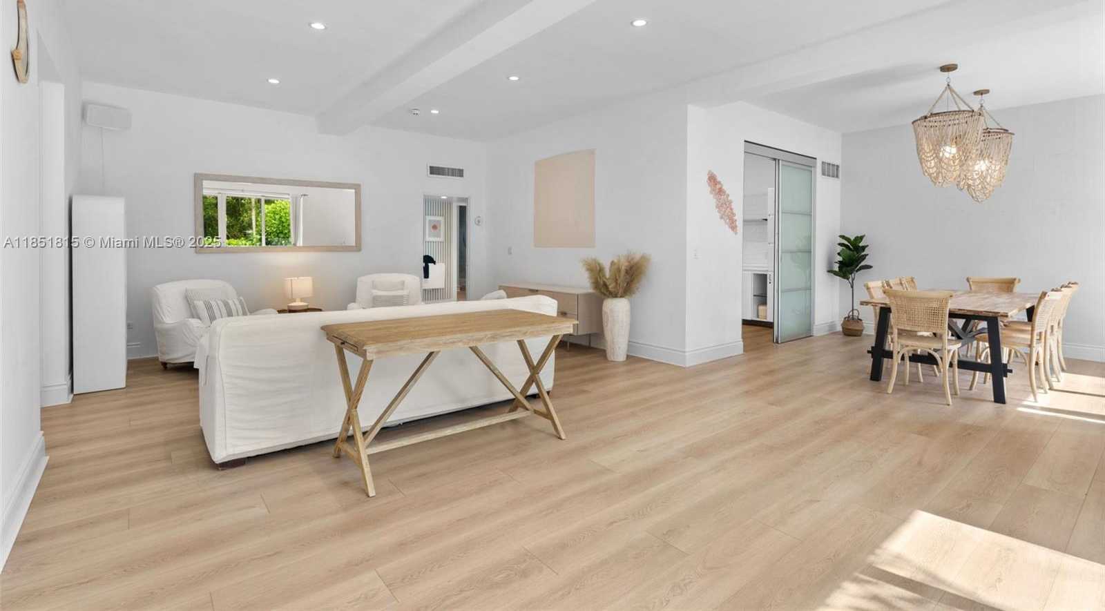 Small Image of 200 OCEAN LANE DR #108, Key Biscayne Number 2
